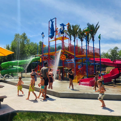 Toboganes acuáticos comerciales para todas las edades para campamentos, hoteles, resorts y villas. Para casas acuáticas. Versátiles para diversos lugares. Diversión para cada grupo de edad.