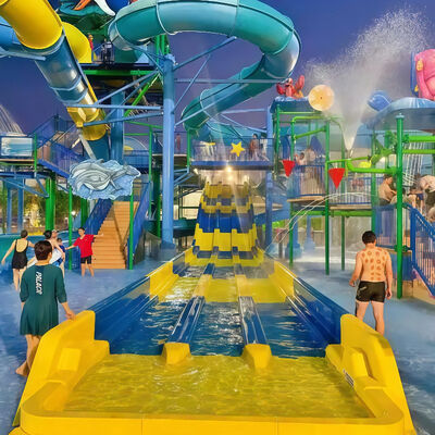 Un buen precio. Deslizamientos de agua de fibra de vidrio para uso residencial Deslizamientos de carreras de colores personalizados con diseño 2D Para hoteles Piscinas en línea