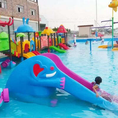 Equipo de juegos acuáticos Acero galvanizado de fibra de vidrio para parques acuáticos Piscinas características de agua de tierra poco profunda 1 año de garantía