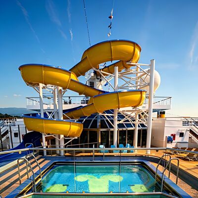 Parque acuático al aire libre toboganes en espiral Fibra de vidrio Equipo de parque acuático para piscinas comerciales