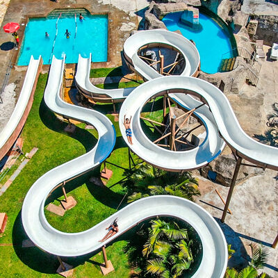 calidad Gran tobogán en espiral de fibra de vidrio para parque acuático De espesor 6-8 mm Equipo comercial con 1 año de garantía Fábrica