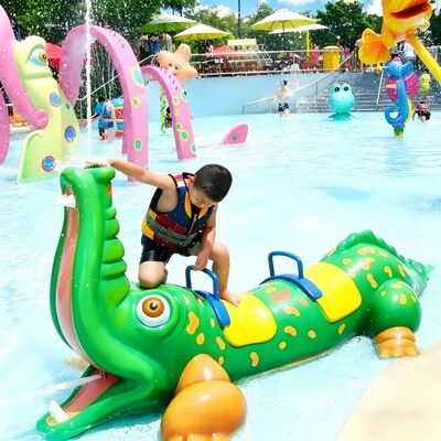 Un buen precio. Equipo de juego acuático de fibra de vidrio de forma animal y de dibujos animados para parque acuático en línea