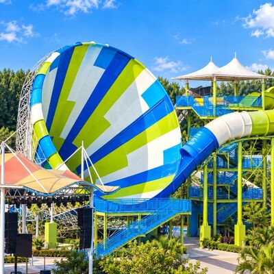 calidad Deslizamiento de agua de tornado gigante de fibra de vidrio 6-8mmTensura embudo de color personalizado Acción emocionante para parques acuáticos Fábrica