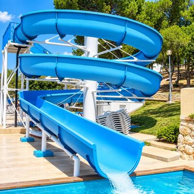 calidad Deslizamiento de agua en espiral Fibra de vidrio Curva de flujo de color personalizado Para piscinas y parques acuáticos Fábrica