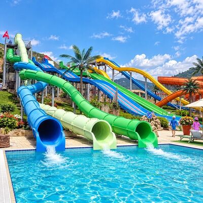 calidad Deslizamiento de agua en espiral cerrado Fibra de vidrio Curva de flujo de color personalizado Para el deslizamiento de parque acuático comercial para adultos Fábrica