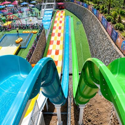 calidad Tobogán acuático profesional de fibra de vidrio Rainbow Racer multicanal para proyectos de parques acuáticos Fábrica