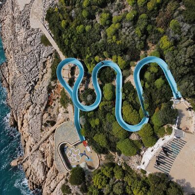 Un buen precio. Slide de agua en espiral de fibra de vidrio con soportes de acero Diseño personalizado Certificado CE online